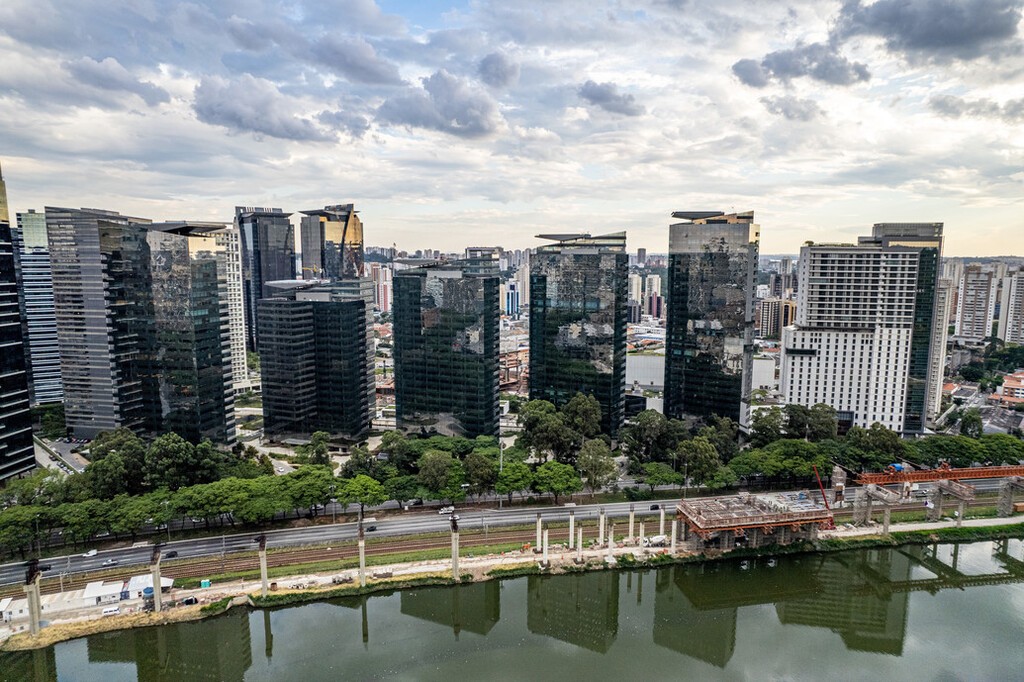 Realizado pela construtora BMX ODEBRECHT em conjunto com o Escritório de Arquitetura Afalo Gasperini, Processador Glassec Viracom e Fabricante de Esquadria Itefal.

Endereço: Av. das Nações Unidas, 14401 - Chácara Santo Antônio (Zona Sul), São Paulo - SP, 04794-000