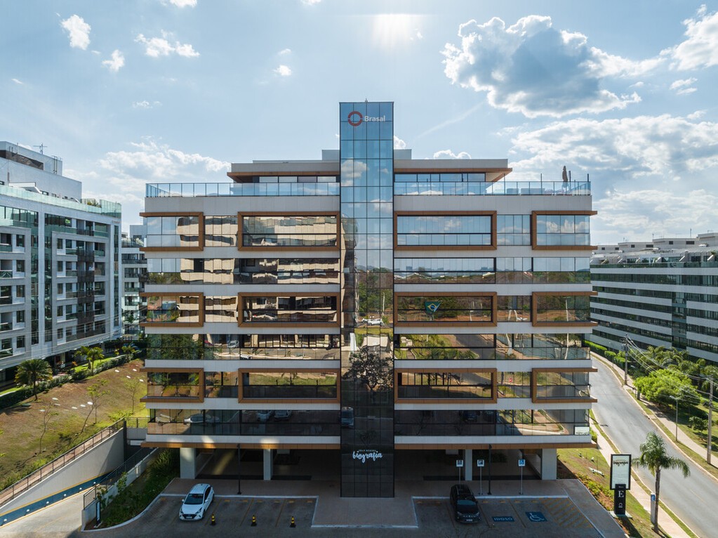 Nome do projeto
Gran Reserva Biografia

Linha e nome do produto Guardian utilizado no projeto
Laminado SunGuard HP AG43 + Float Clear

Localização
Brasília

Transmissão de luz:
39%

Reflexão interna:
19,3%

Reflexão externa:
30,9%

Bloqueio de calor:
Fator Solar: 34,9% Bloqueio de Calor: 65,4%

Qual nome completo da Construtora?
Brasal

Qual o nome completo do Escritório de Arquitetura e/ou Arquiteto(s)?
Estrela Arquitetura

Qual o nome completo do Processador?
Central Vidros

Qual o nome completo do Fabricante de Esquadria?
STAL
Endereço: SQNW 108 - BLOCO E - NOROESTE - BRASÍLIA, DF